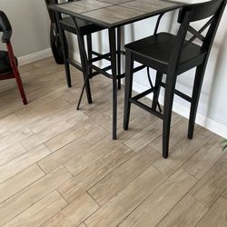 Bar table 2 chairs