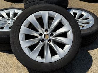 2020 Tesla Model X wheels Continental Used Tires 265/45/20 and 275/45/20 TPMS