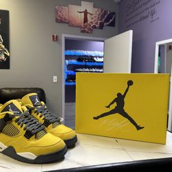 Jordan 4 Lightning 