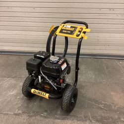 DEWALT 3600 PSI 2.5 GPM Gas Cold Water Professional Pressure Washer with HONDA GX200 Engine