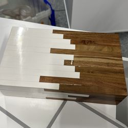 Woodinville box with archalic Finish