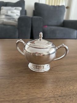 Vintage Oneida Ltd silver-plated covered sugar bowl