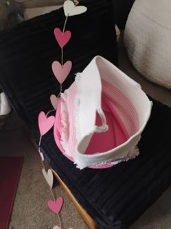 9 sheet sets, basket and decoration