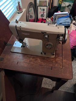 Máquina de cocer eléctrica vintage