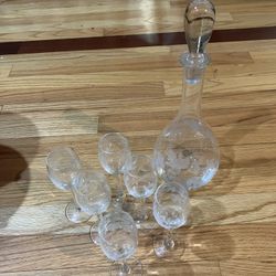 Grape Chiseled Decanter With 6 Mini Glasses. Vintage