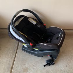 Graco Baby Car Seat With Base