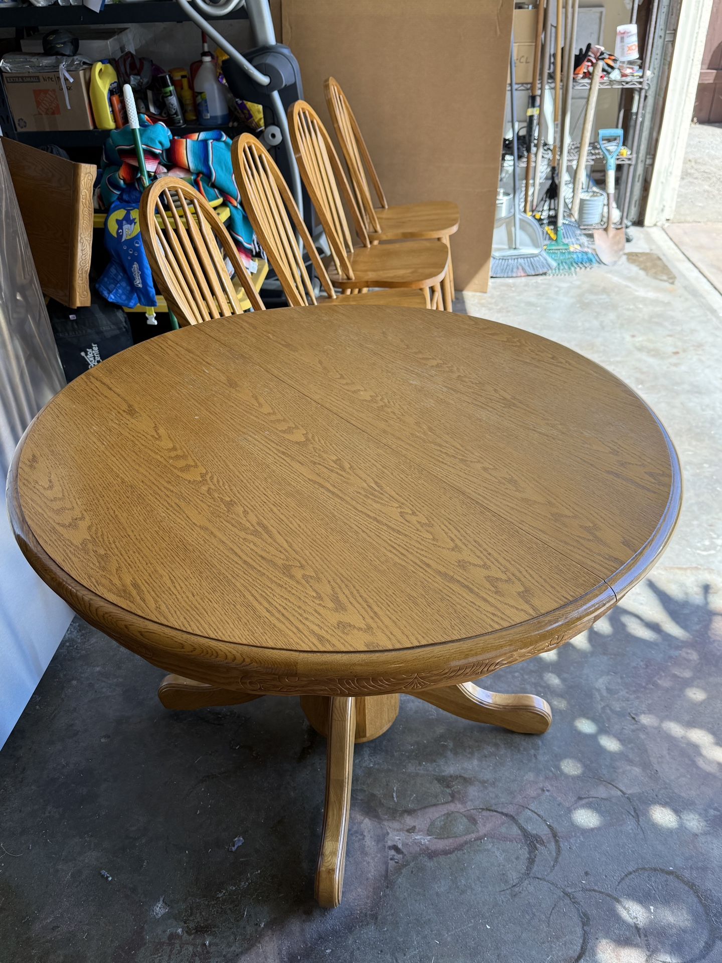Honey Light Oak Wood Round table With Center Leaf