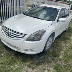 Nissan Altima 2012 Parts Out