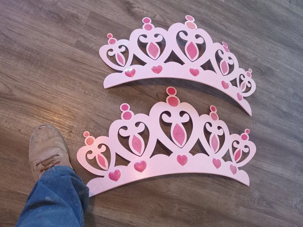 Decoration, Pink Crown 