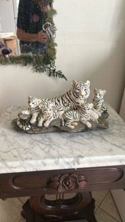Tiger Family Decor