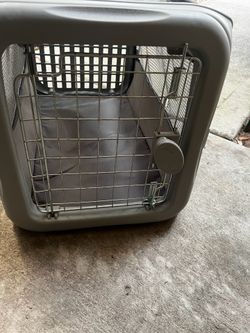 Small dog /pet carrier