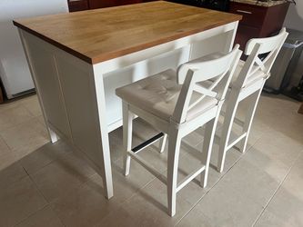 Kitchen Island and Stools