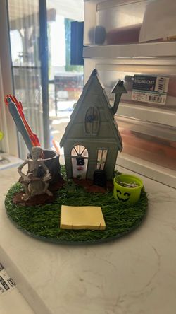 Pour paint Halloween Haunted House Desk Organizer Set