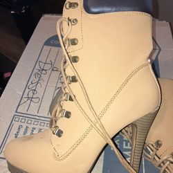 Beige Work Heels Size7.5