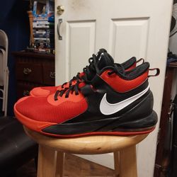 Used   NIKE   Air  Max  Impact 