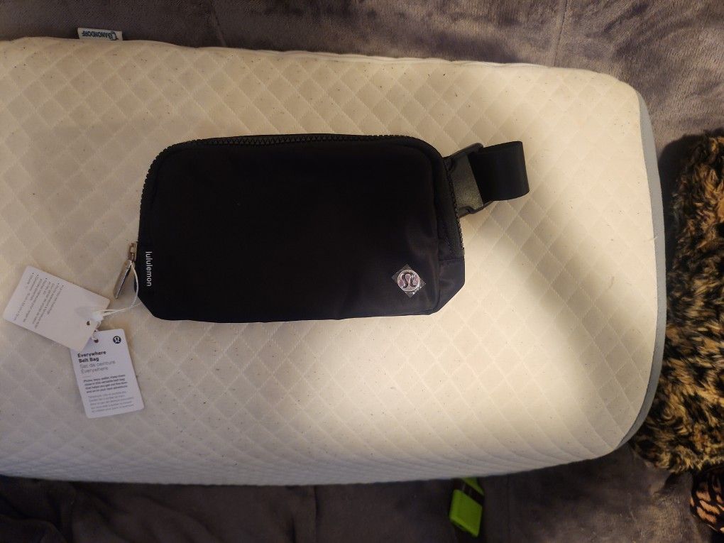 LULULEMON EVERYWHERE BELT BAG