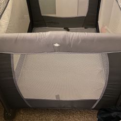 PORTABLE BABY SUITE WITH MATTRESS PAD