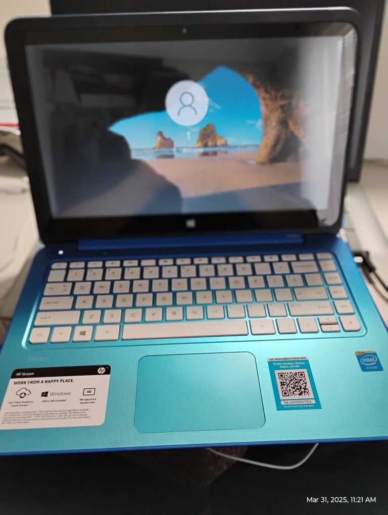 HP Stream Windows 10 Laptop w/ Charger