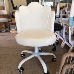 Scalloped Office Chair Comfy Padded Swivel Chair with Wheels white