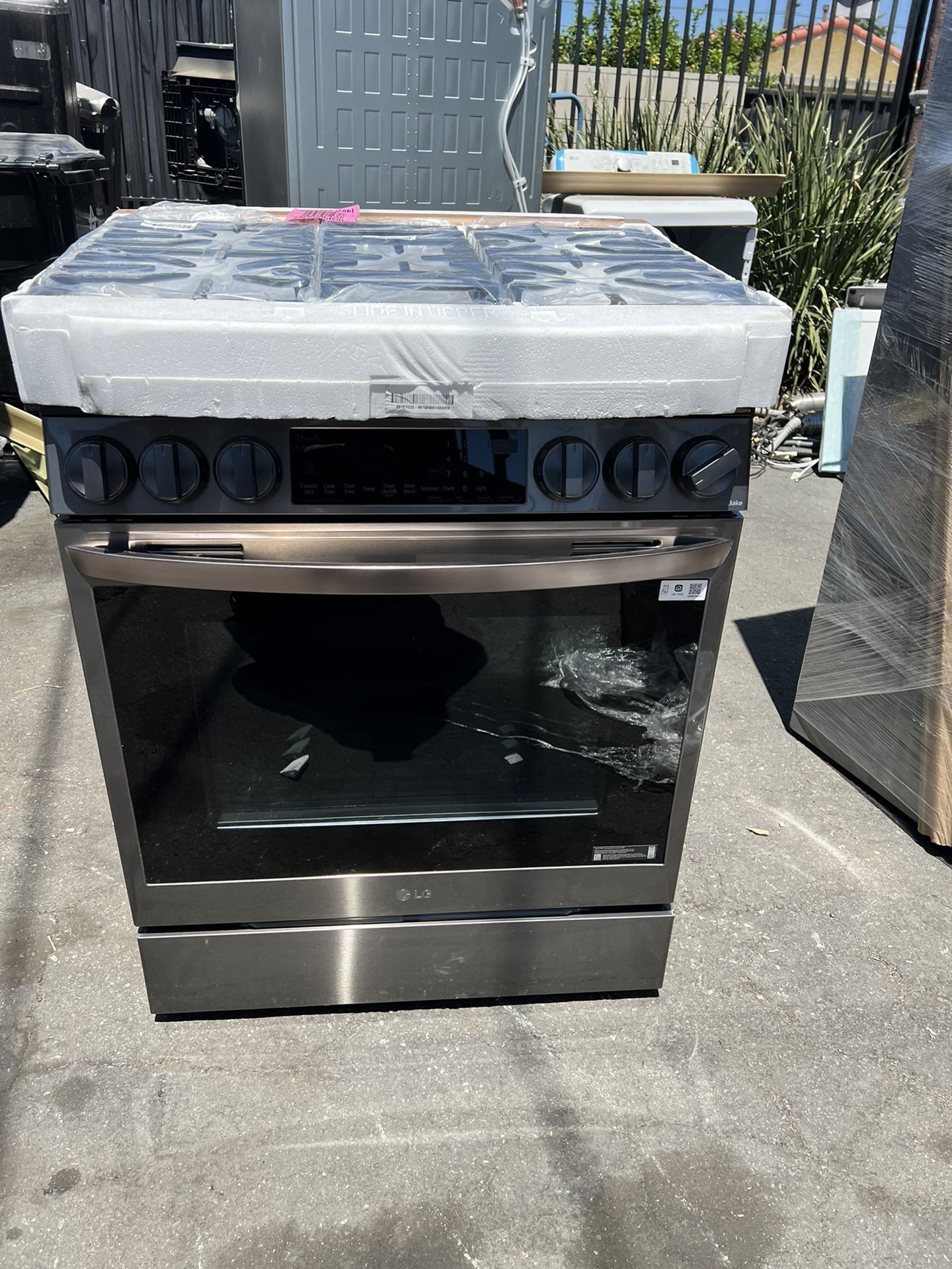 LG Stove Black Stainless Stainless In Good 30in