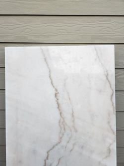 marble top
30x60.5"
thickess: 1.5"
table top only
heavy
little scratch(see the last picture)
$45