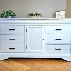 Modern White Solid Wood Dresser