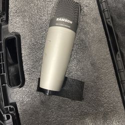C01 Studio Condenser Mic (with case) 