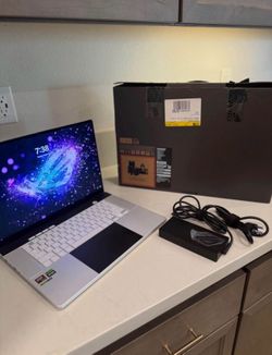 ASUS ZEPHYRUS  G16 4070 32GB 2TB SSD