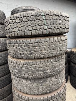 235/80r17 Toyo tires en excelentes condiciones de vida las 4