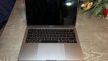 2017 MacBook Pro dual-core Intel Core i5 Like New