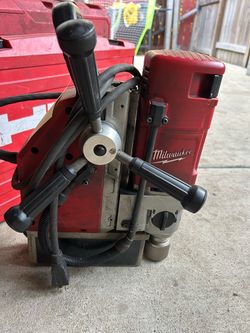 Milwaukee  Electromagnetic Drill Kit