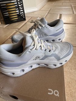 On Cloud Sneakers women’s size 7.5
