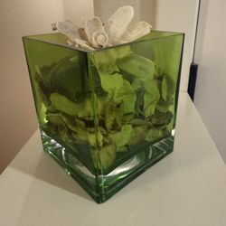 Decorative Green Glass Vase with Potpourri – 4 x 4.5 in