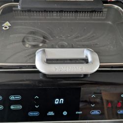 Gourmia Smokeless Indoor Grill & Air Fryer with Smoke Extracting Technology