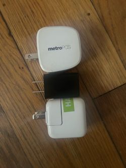 3 adapters plugs.