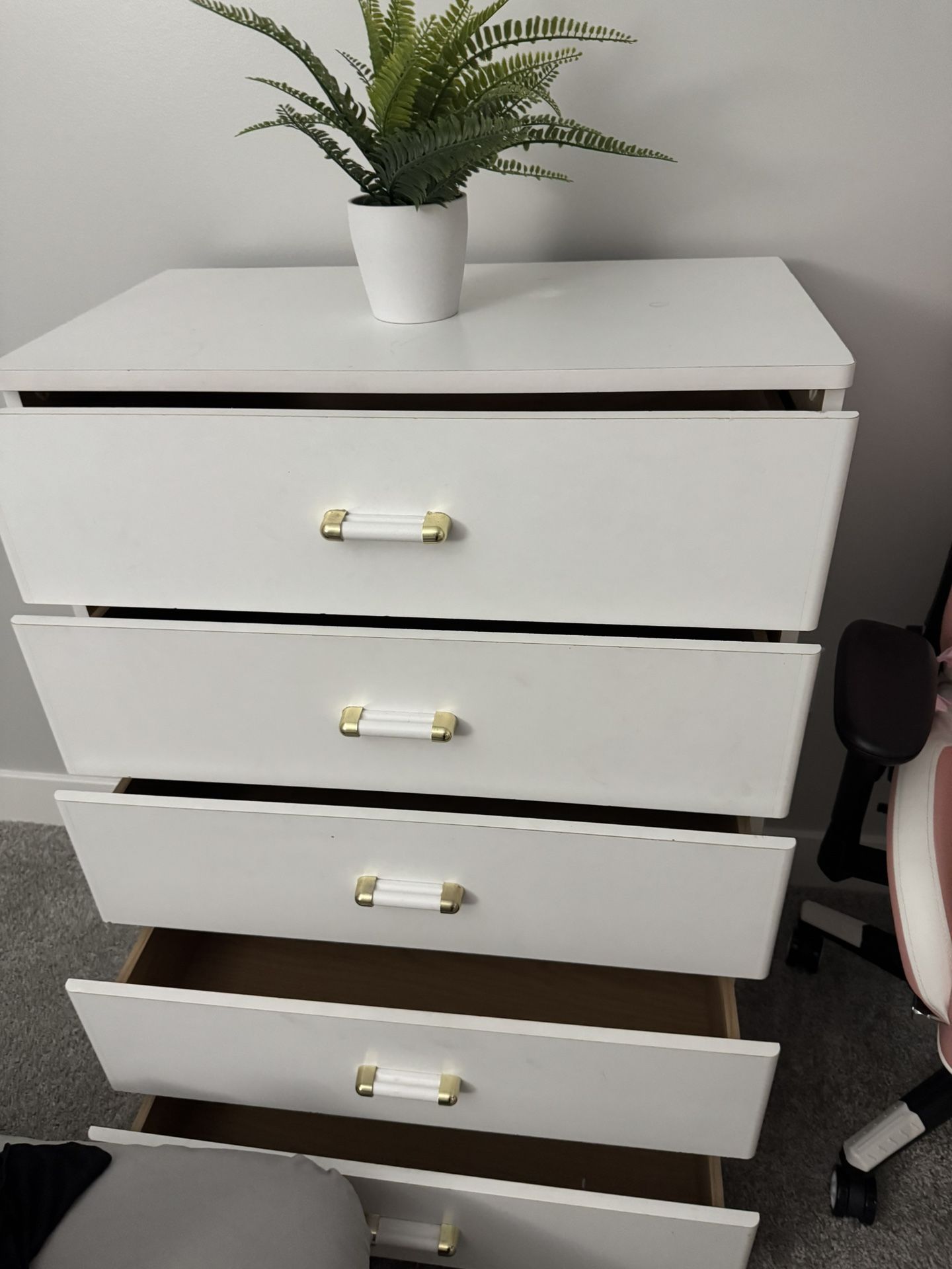 Dresser With 5 Drawers