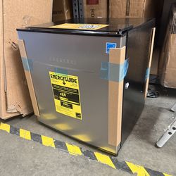 Frestec 1.7 Cu.Ft Mini Fridge with Freezer, Mini Fridge for Bedroom, Small Refrigerator, Dorm Refrigerators with Freezer, Compact Refrigerator for Off