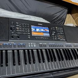 Yamaha PSR SX700