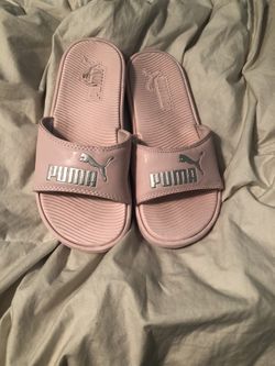 Women’s size 8 puma slides