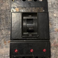  LB3200 - Westinghouse Bolt-On Circuit Breaker200amp 600v  Westinghouse LB series three pole 200 Amp 600v)