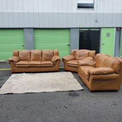 RAYMOUR & FLANIGAN peanut butter Leather 3 Piece Couch Set (DELIVERY AVAILABLE)