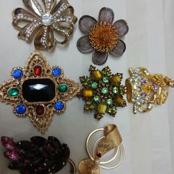 Brooch  Lot 