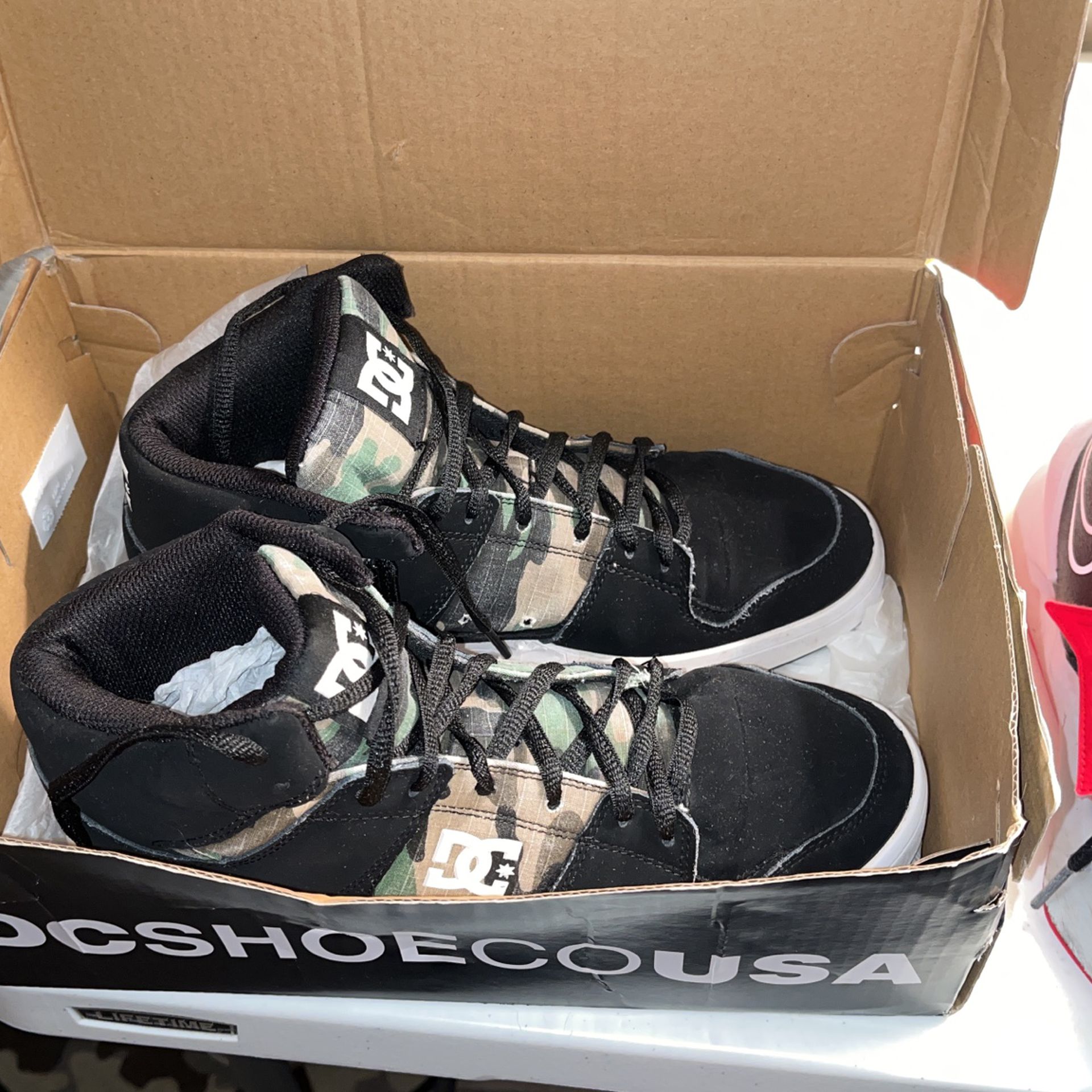 Dc Shoes Boys Size 8 for Sale in Largo, FL OfferUp