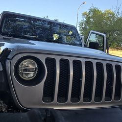 2018 Jeep Wrangler JL Sport S Unlimited – Lifted on 35s – $16,900