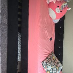 Twinsize Trundle Bedframe With Twin Size Mattress 