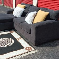FREE LOCAL DELIVERY!!
Stanton Furniture 560 Reversible Chaise Sofa