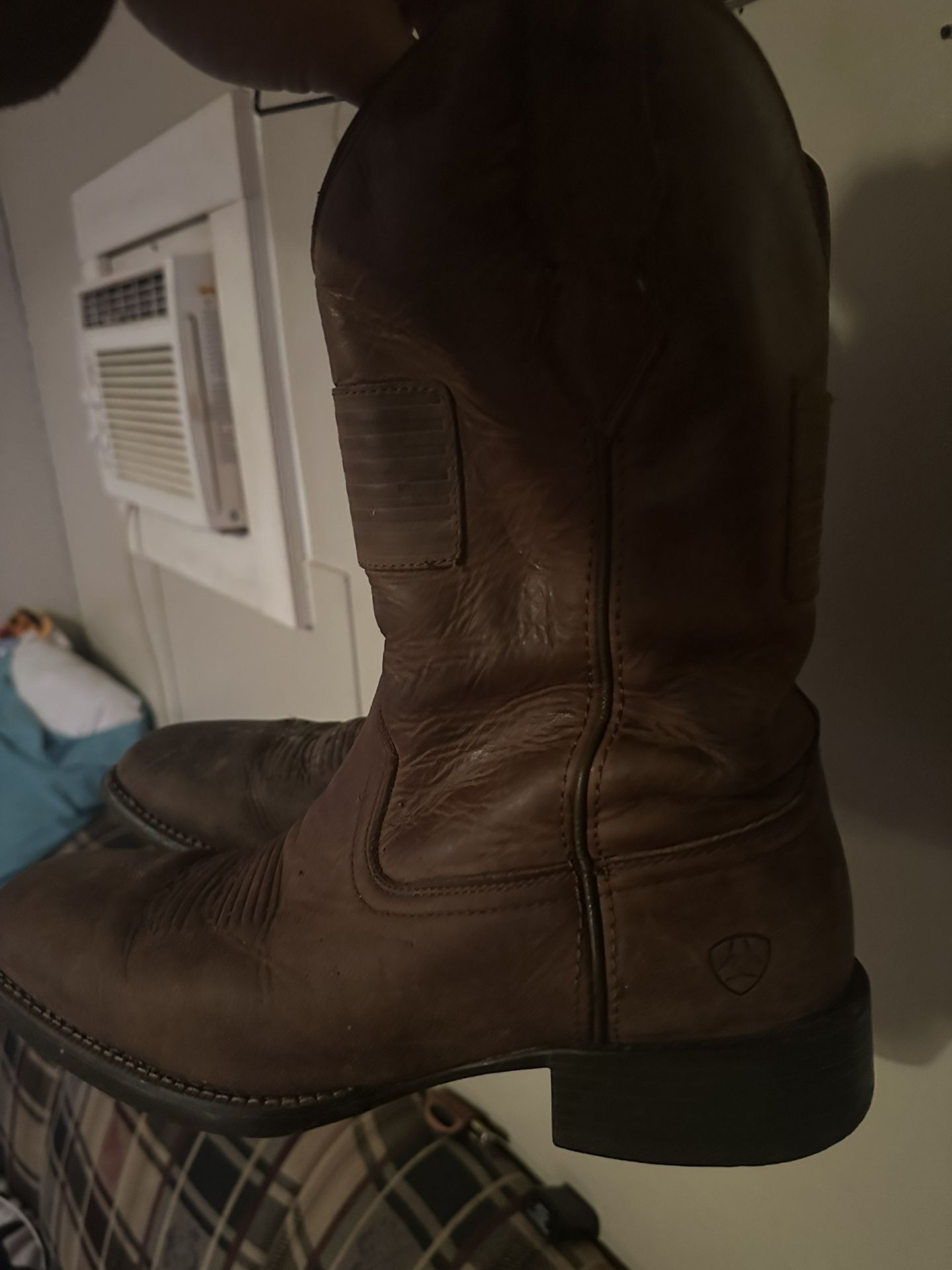 Men’s Ariats. 11.5ee