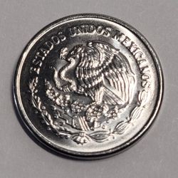 2001 Mexico 5 Centavos National Emblem Aztec Calendar Stone 15.5mm  1.58g Coin. The image shows a 5 centavos coin from Mexico, minted in 2001. The coi