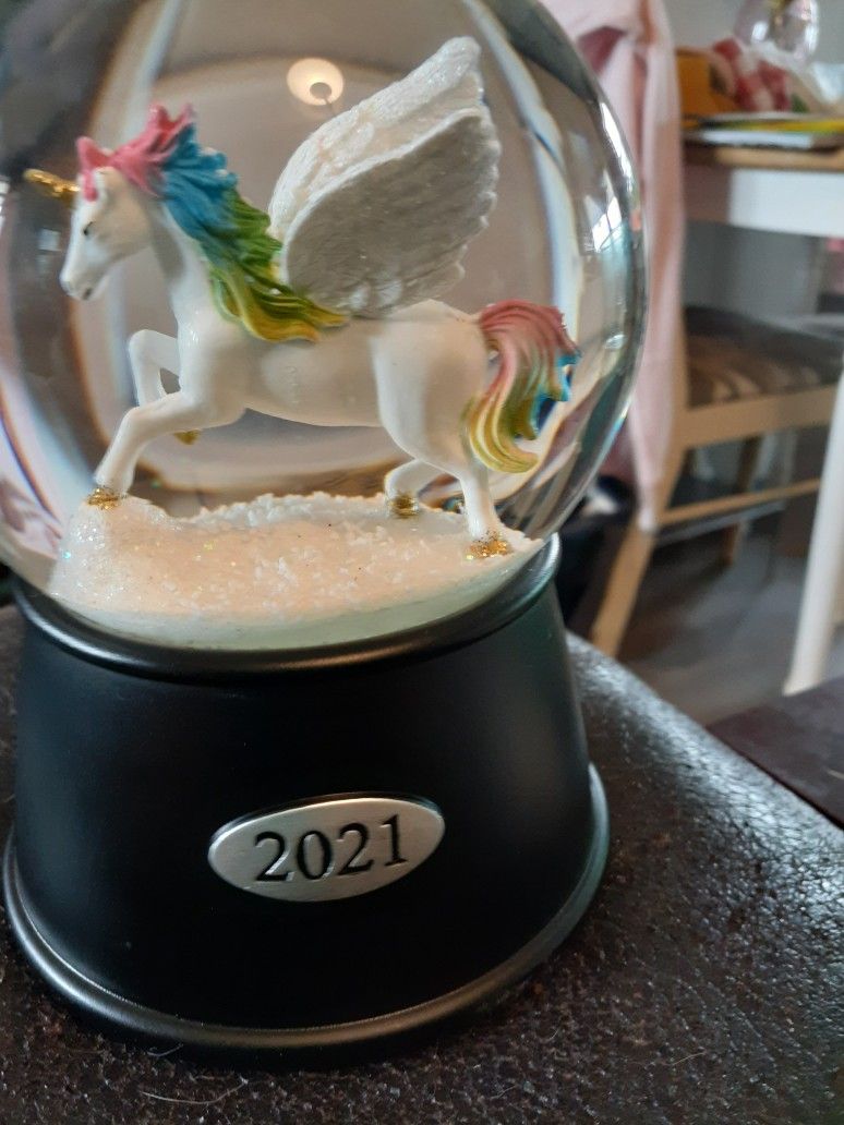 Musical Water Globe/ Unicorn Snow 2021