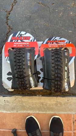 Maxxis 26x2.30 aggressor tires